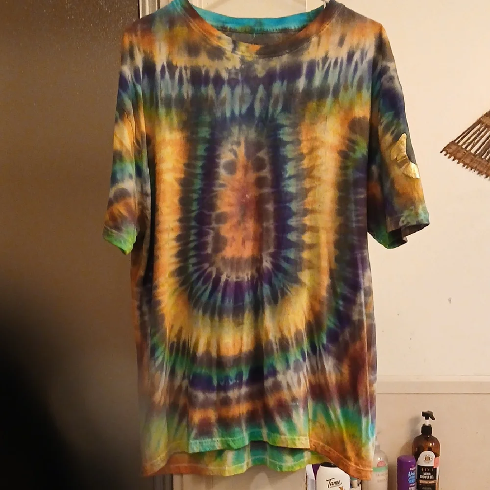 True Religion‎ Multicolor Tie-Dye Short Sleeve Tee W Gold Logo On Sleeve.. Sz.XL